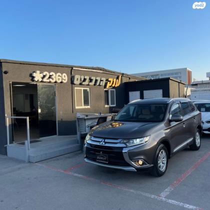 מיצובישי אאוטלנדר Instyle אוט' 7 מק' 2.0 (150 כ"ס) בנזין 2016 למכירה בראשון לציון