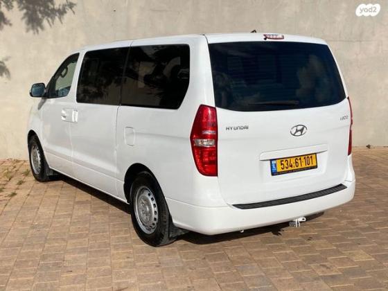 יונדאי i800 GLS CRDI מיניבוס ידני דיזל 8 מק' 2.5 (136 כ"ס) דיזל 2018 למכירה בנתניה