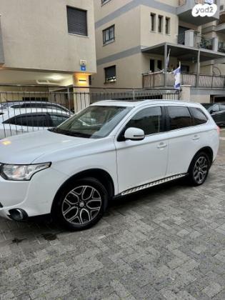מיצובישי אאוטלנדר 4X4 Limited אוט' 7 דיזל מק' 2.3 (150 כ"ס) דיזל 2014 למכירה בראשון לציון