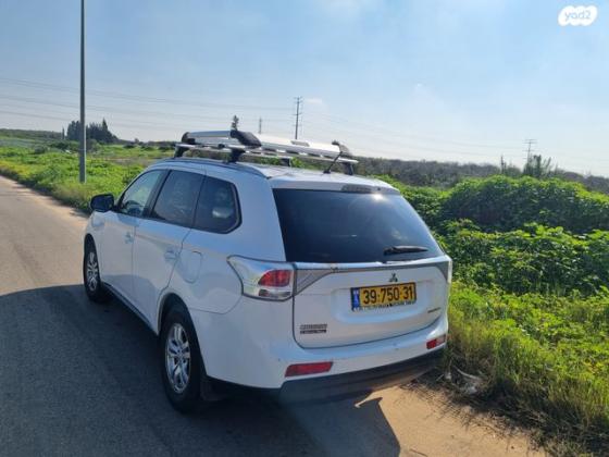 מיצובישי אאוטלנדר Instyle אוט' 7 מק' 2.0 (150 כ"ס) בנזין 2014 למכירה בחרות