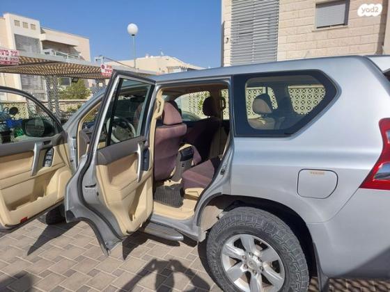 טויוטה לנד קרוזר ארוך 4X4 Select AC אוט' דיזל 7 מק' 3.0 (190 כ''ס) דיזל 2014 למכירה בראשון לציון