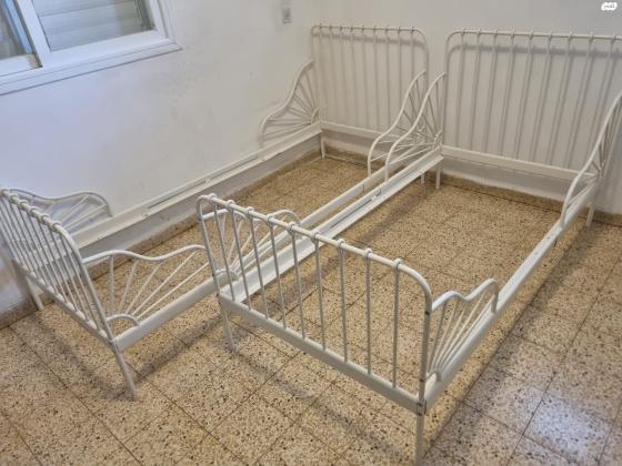 למכירה 2 מיטות איקאה מתארכות,