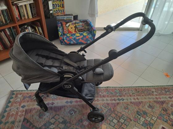 עגלת בייבי ג'וגר עם אמבטיה