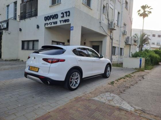 אלפא רומיאו סטלויו 4X4 First Edition SR אוט' 2.0 (280 כ''ס) בנזין 2018 למכירה ברמת גן