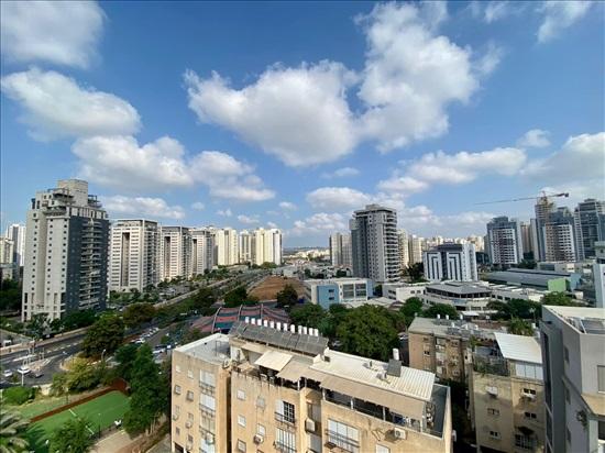 דירת גג 3 חדרים להשכרה בפתח תקווה | רוטשילד | נווה גן