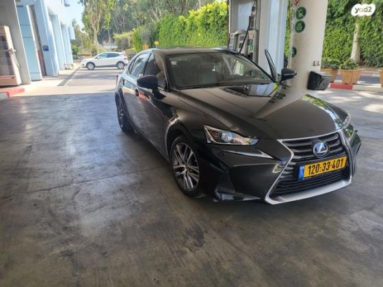 לקסוס IS300h Luxury SR הייבריד אוט' 2.5 (181 כ''ס) בנזין 2018 למכירה בתל אביב יפו