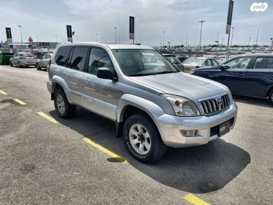 טויוטה לנד קרוזר ארוך 4X4 Luxury אוט' דיזל 8 מק' 3.0 (166 כ''ס) דיזל 2005 למכירה בתל אביב יפו