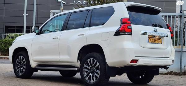 טויוטה לנד קרוזר ארוך Limited אוט' 7 מק' דיזל 5 דל' 2.8 (204 כ"ס) דיזל 2022 למכירה בחיפה