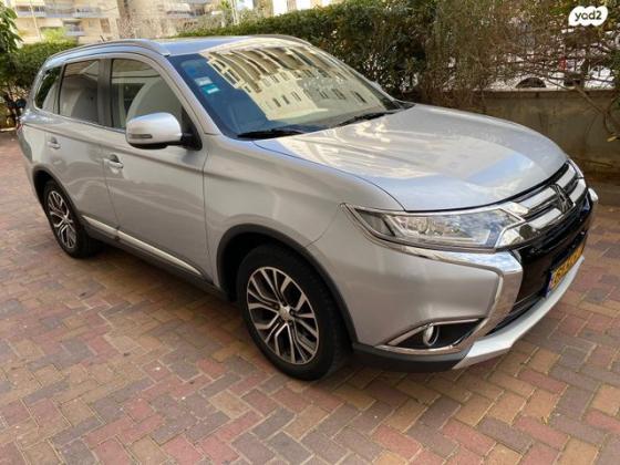 מיצובישי אאוטלנדר Premium אוט' 7 מק' 2.0 (150 כ''ס) בנזין 2016 למכירה בחולון