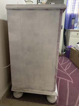 למכירה שידה גדולה מעץ מלאצבועה