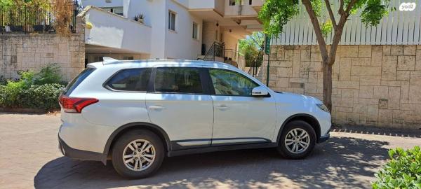 מיצובישי אאוטלנדר Intense אוט' 7 מק' 2.0 (150 כ"ס) בנזין 2017 למכירה ברעננה