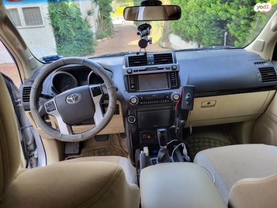 טויוטה לנד קרוזר ארוך 4X4 Select Led אוט' דיזל 7 מק' 3.0 (190 כ''ס) דיזל 2015 למכירה באבן יהודה