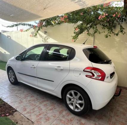 פיג'ו 208 Active ידני 1.2 (82 כ"ס) בנזין 2015 למכירה בחיפה