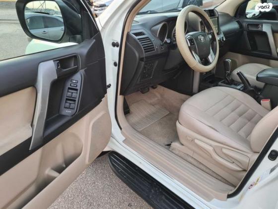 טויוטה לנד קרוזר ארוך 4X4 Select AC אוט' דיזל 7 מק' 3.0 (190 כ''ס) דיזל 2013 למכירה במעלות תרשיחא