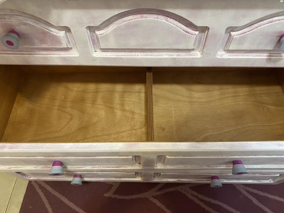 למכירה שידה גדולה מעץ מלאצבועה