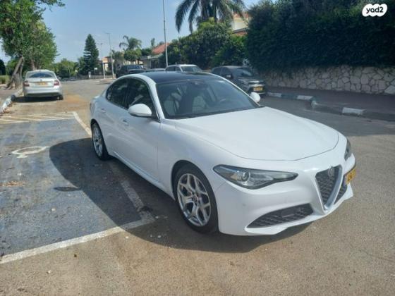 אלפא רומיאו ג'וליה Monza RWD אוט' 2.0 (200 כ"ס) בנזין 2021 למכירה בבנימינה גבעת עדה