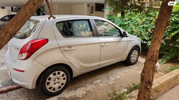 יונדאי i20 Insight אוט' 1.4 (100 כ"ס) בנזין 2013 למכירה בגבעתיים