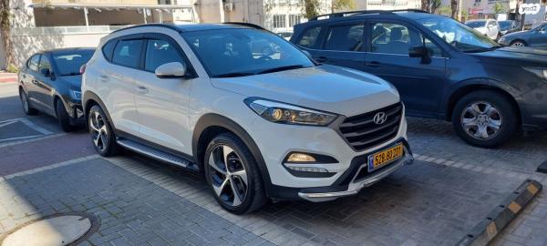 יונדאי טוסון Luxury אוט' בנזין 2.0 (155 כ"ס) בנזין 2018 למכירה בקרית ביאליק