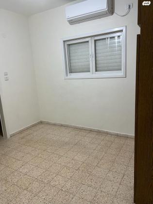 נתן ברניצקי 33 (רמז)