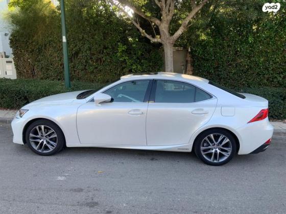 לקסוס IS300h Luxury SR הייבריד אוט' 2.5 (181 כ''ס) בנזין 2018 למכירה בקיסריה