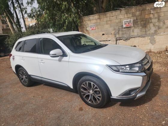 מיצובישי אאוטלנדר Premium אוט' 7 מק' 2.0 (150 כ''ס) בנזין 2015 למכירה בפתח תקווה