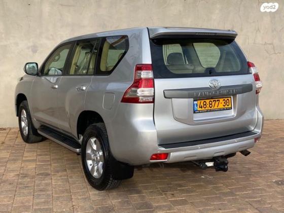 טויוטה לנד קרוזר ארוך 4X4 Select AC אוט' דיזל 7 מק' 3.0 (190 כ''ס) דיזל 2014 למכירה בנתניה