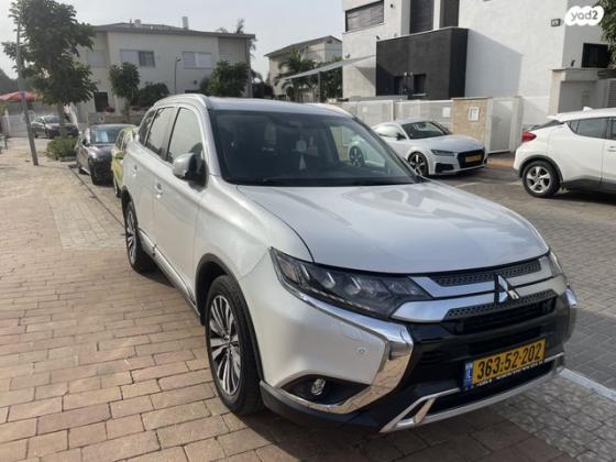 מיצובישי אאוטלנדר Premium אוט' 7 מק' 2.0 (150 כ''ס) בנזין 2021 למכירה בראשון לציון