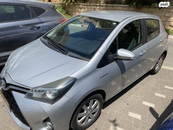טויוטה יאריס הייבריד Hybrid אוט' 1.5 (74 כ''ס) בנזין 2015 למכירה בכפר סבא