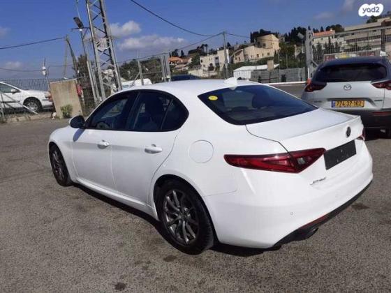 אלפא רומיאו ג'וליה Milano אוט' 2.0 (197 כ"ס) בנזין 2018 למכירה בעספיא