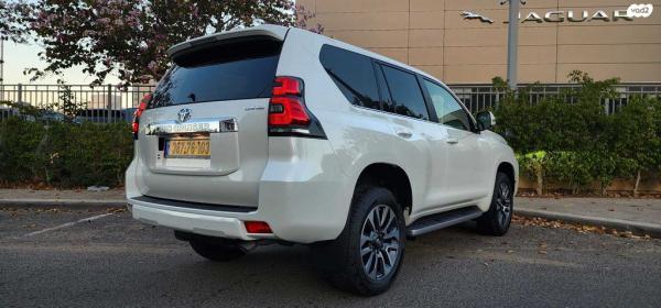 טויוטה לנד קרוזר ארוך Limited אוט' 7 מק' דיזל 5 דל' 2.8 (204 כ"ס) דיזל 2023 למכירה בחיפה