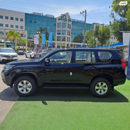 טויוטה לנד קרוזר ארוך Luxury 7 אוט' דיזל 7 מק' 5 דל' 2.8 (204 כ"ס) דיזל 2023 למכירה בכפר סבא