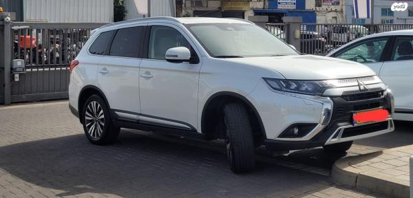 מיצובישי אאוטלנדר Premium אוט' 7 מק' 2.0 (150 כ''ס) בנזין 2020 למכירה בנתניה
