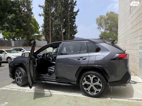 טויוטה RAV4 הייבריד 4X4 E-Motion פלאג-אין אוט' 2.5 (185 כ''ס) היברידי חשמל / בנזין 2021 למכירה בכפר סבא