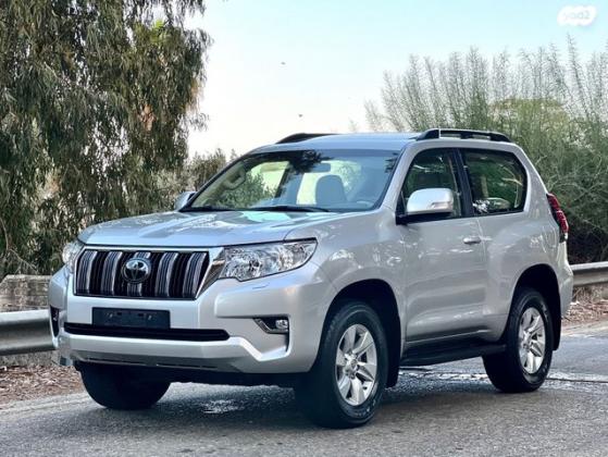 טויוטה לנד קרוזר קצר 4X4 Luxury SWB אוט' 3 דלתות דיזל 2.8 (204 כ''ס) דיזל 2021 למכירה בחיפה