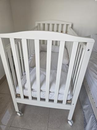 למכירה מיטת תינוק של שילב