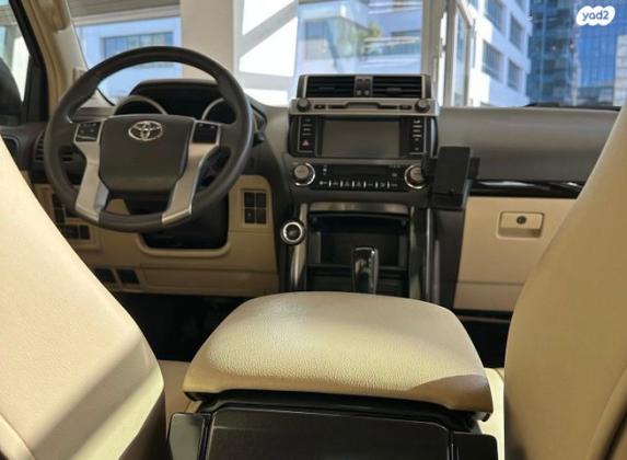 טויוטה לנד קרוזר ארוך 4X4 Luxury Led אוט' דיזל 7 מק' 3.0 (190 כ''ס) דיזל 2015 למכירה ברעננה