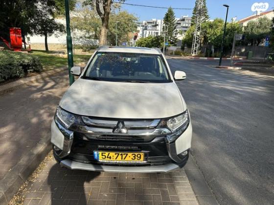 מיצובישי אאוטלנדר Instyle אוט' 7 מק' 2.0 (150 כ"ס) בנזין 2016 למכירה בהרצליה