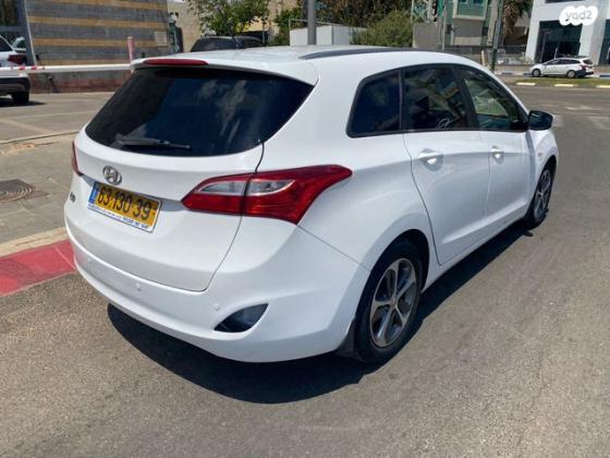 יונדאי i30 Inspire סטיישן אוט' 1.6 (135 כ"ס) בנזין 2016 למכירה בנתניה