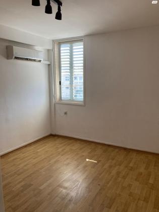 נחל עוז 10 (דקר)