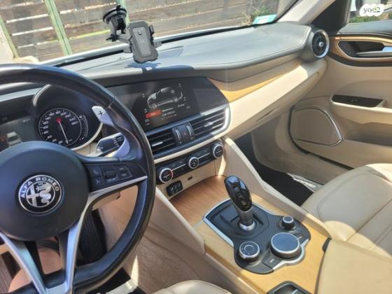 אלפא רומיאו ג'וליה Milano LE Lusso Pack אוט' 2.0 (197 כ"ס) בנזין 2018 למכירה ברמת השרון