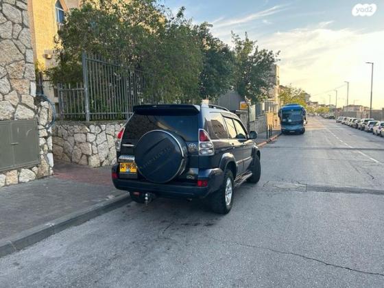 טויוטה לנד קרוזר ארוך 4X4 Luxury אוט' דיזל 8 מק' 3.0 (166 כ''ס) דיזל 2006 למכירה בצור הדסה