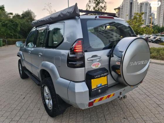 טויוטה לנד קרוזר ארוך 4X4 Luxury אוט' 8 מק' 4.0 (250 כ''ס) בנזין 2004 למכירה בקרית אונו