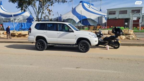 טויוטה לנד קרוזר ארוך 4X4 STD אוט' דיזל 5 מק' 3.0 (166 כ"ס) דיזל 2008 למכירה ברמת השרון