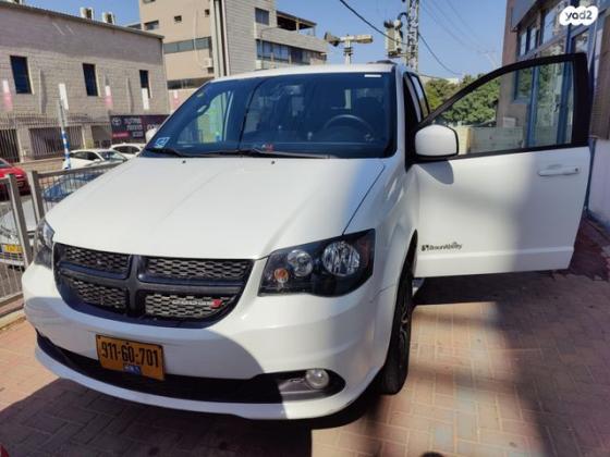 דודג' גראנד קראוון SE Plus אוט' 7 מק' 3.6 (283 כ"ס) בנזין 2018 למכירה בנס ציונה