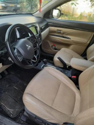 מיצובישי אאוטלנדר Premium אוט' 7 מק' 2.0 (150 כ''ס) בנזין 2016 למכירה בטירה