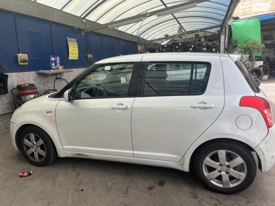 סוזוקי סוויפט GLX אוט' 1.5 (101 כ''ס) בנזין 2009 למכירה בתל אביב יפו