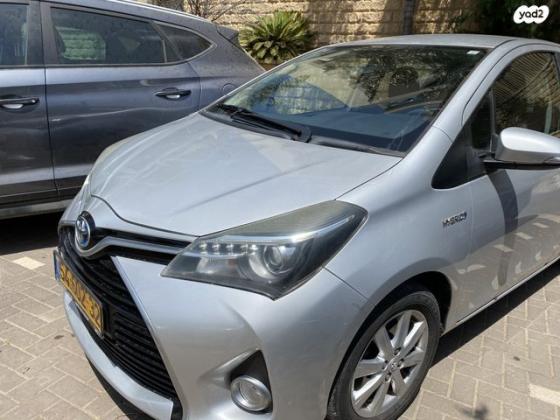 טויוטה יאריס הייבריד Hybrid אוט' 1.5 (74 כ''ס) בנזין 2015 למכירה בכפר סבא