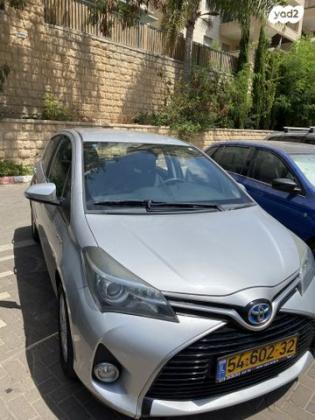 טויוטה יאריס הייבריד Hybrid אוט' 1.5 (74 כ''ס) בנזין 2015 למכירה בכפר סבא