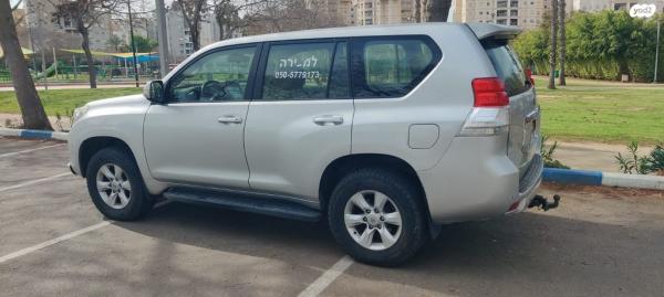 טויוטה לנד קרוזר ארוך 4X4 Luxury אוט' דיזל 7 מק' 3.0 (173 כ''ס) דיזל 2010 למכירה בנתניה