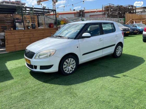 סקודה פאביה Ambition אוט' 1.2 (105 כ''ס) בנזין 2015 למכירה בפתח תקווה